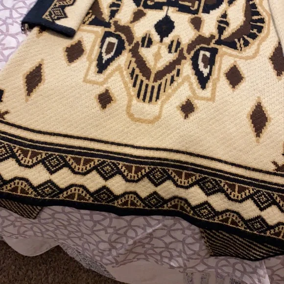 Sweater - Picture 4 of 5